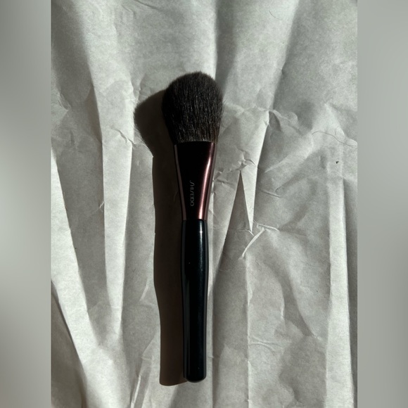 Shiseido The Makeup Powder Brush Soft Squirrel Hair, No Box - Picture 3 of 3